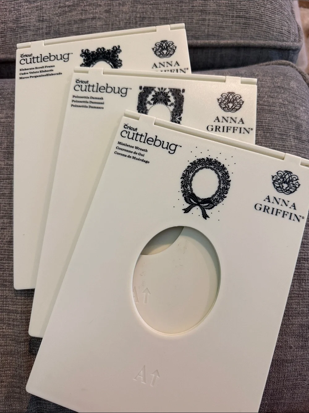 Oval holiday and all occasion Griffin embossing folders